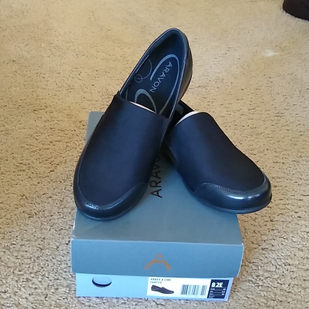ARAVON textile and leather slip on